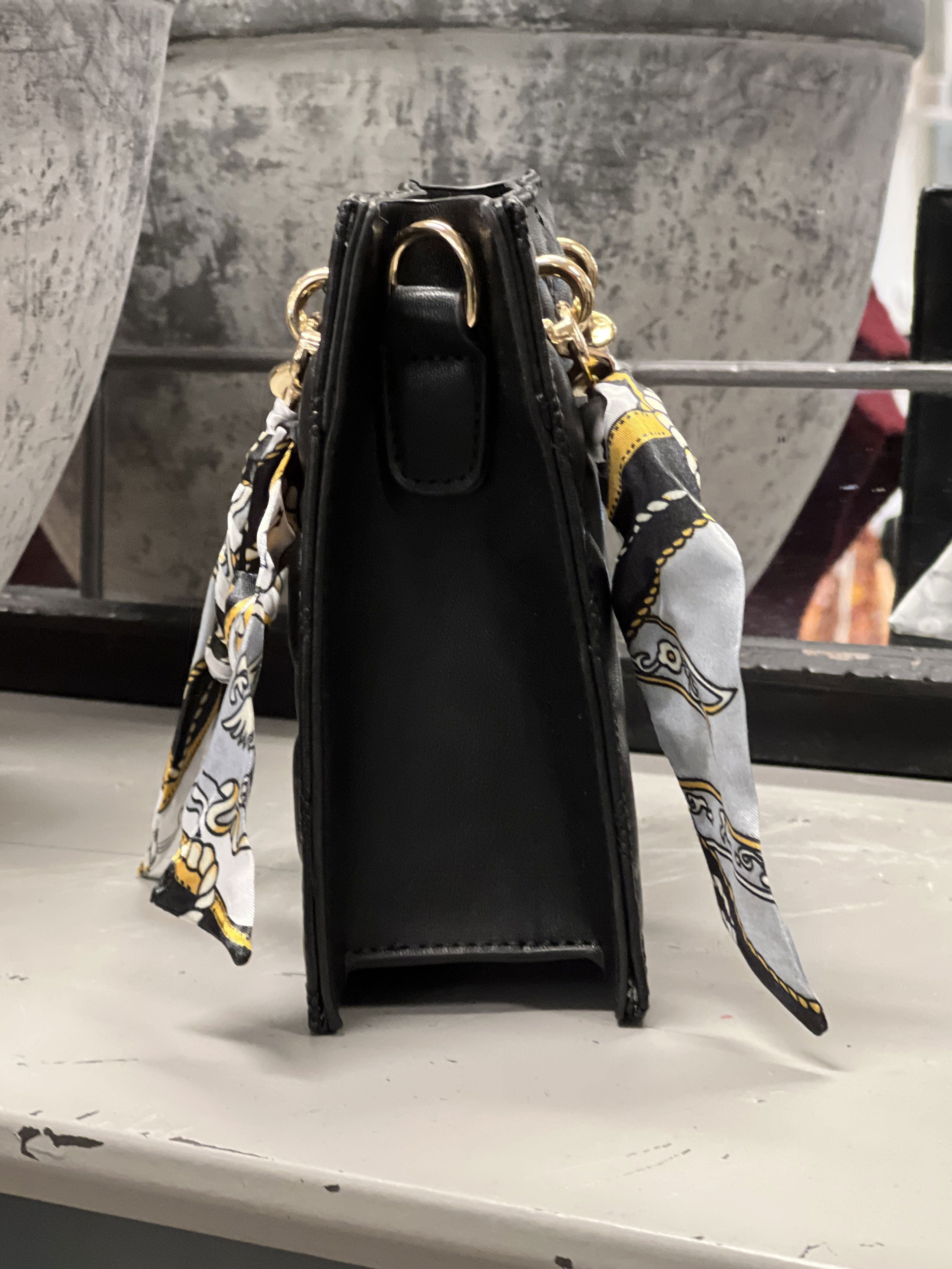 Irena - Liten quiltad väska med halsduk